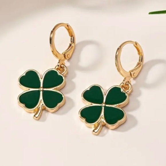 ✨Modcloth Paddy Green Shamrock Earrings - Picture 5 of 7